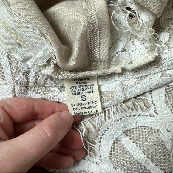 White/Tan Lace Shorts - Picture 7 of 8